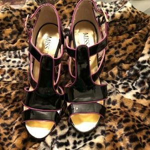 Miss Tina Heels 🐝🐝